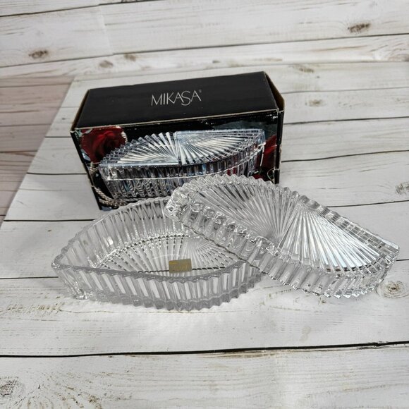 Mikasa Diamond Fire Crystal Glass Covered Trinket Box Leaf Shape WY247/930 - Picture 1 of 14